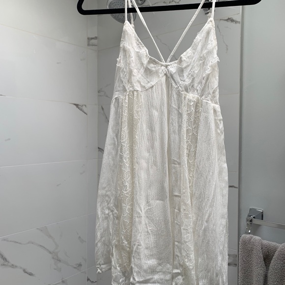 WHITE DRESS - Picture 3 of 4